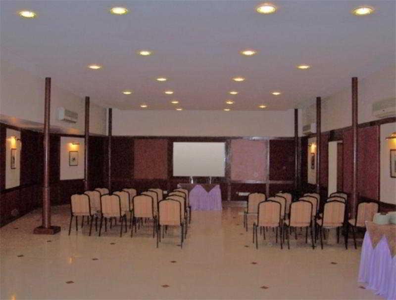Comfort Inn Sunset Ахмедабад Удобства фото