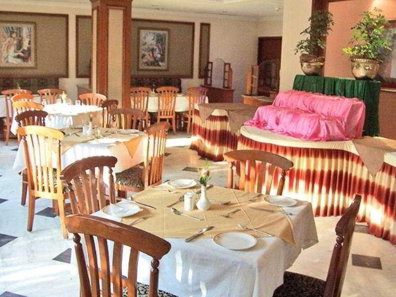 Comfort Inn Sunset Ахмедабад Ресторан фото